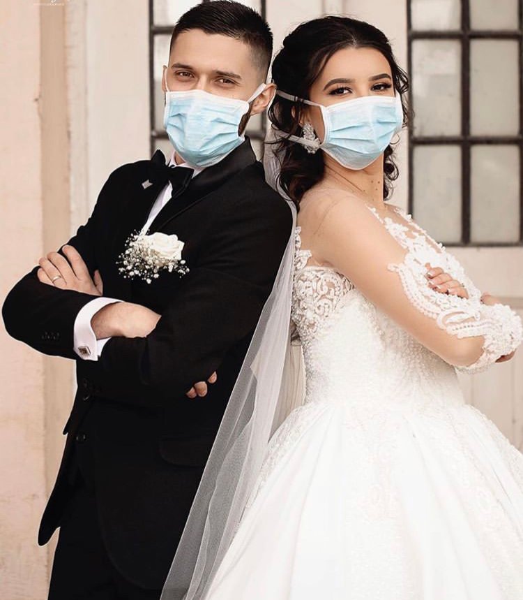 wearing-mask-on-wedding-date