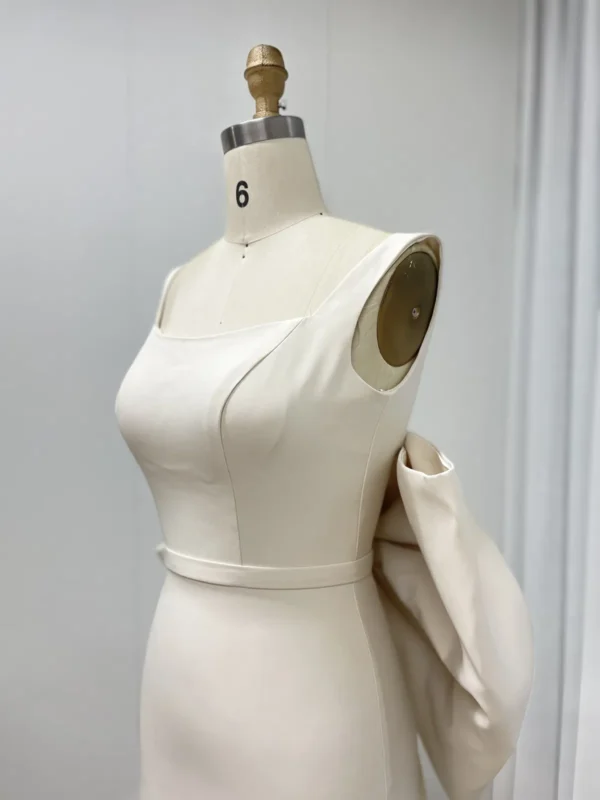 Sophisticated Satin Column Gown with Detachable Oversized Bow and Train MY30132-3 - 图片 3