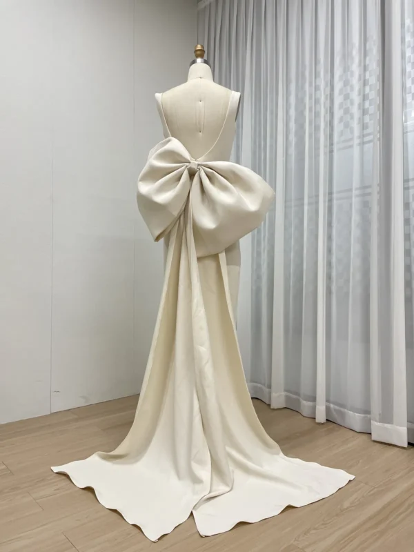 Sophisticated Satin Column Gown with Detachable Oversized Bow and Train MY30132-3 - 图片 9
