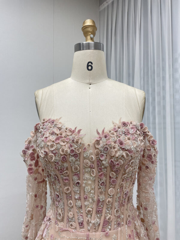 Enchanting Off-Shoulder Tulle Gown with Floral Embroidery & Long Sleeves MB40305 - 图片 2