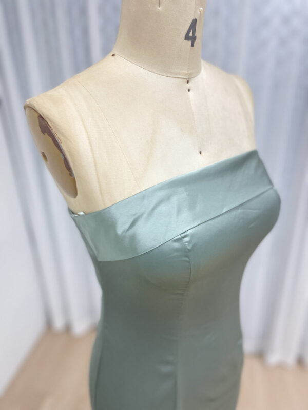 Emerald Enchantment Lush Luxe Satin Dress MC20015-3 - 图片 2