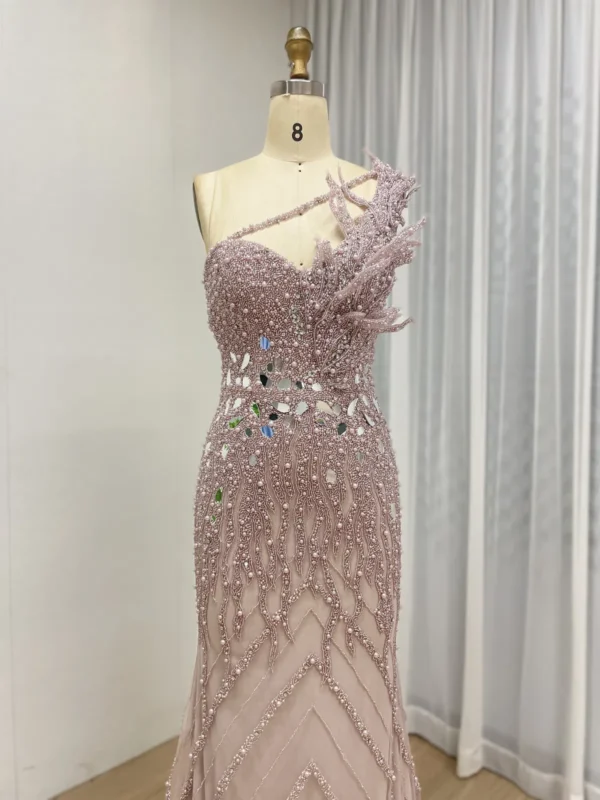 Dramatic Mauve Beaded Mermaid Gown With Sculptural One-Shoulder Detail MY30155 - 图片 3
