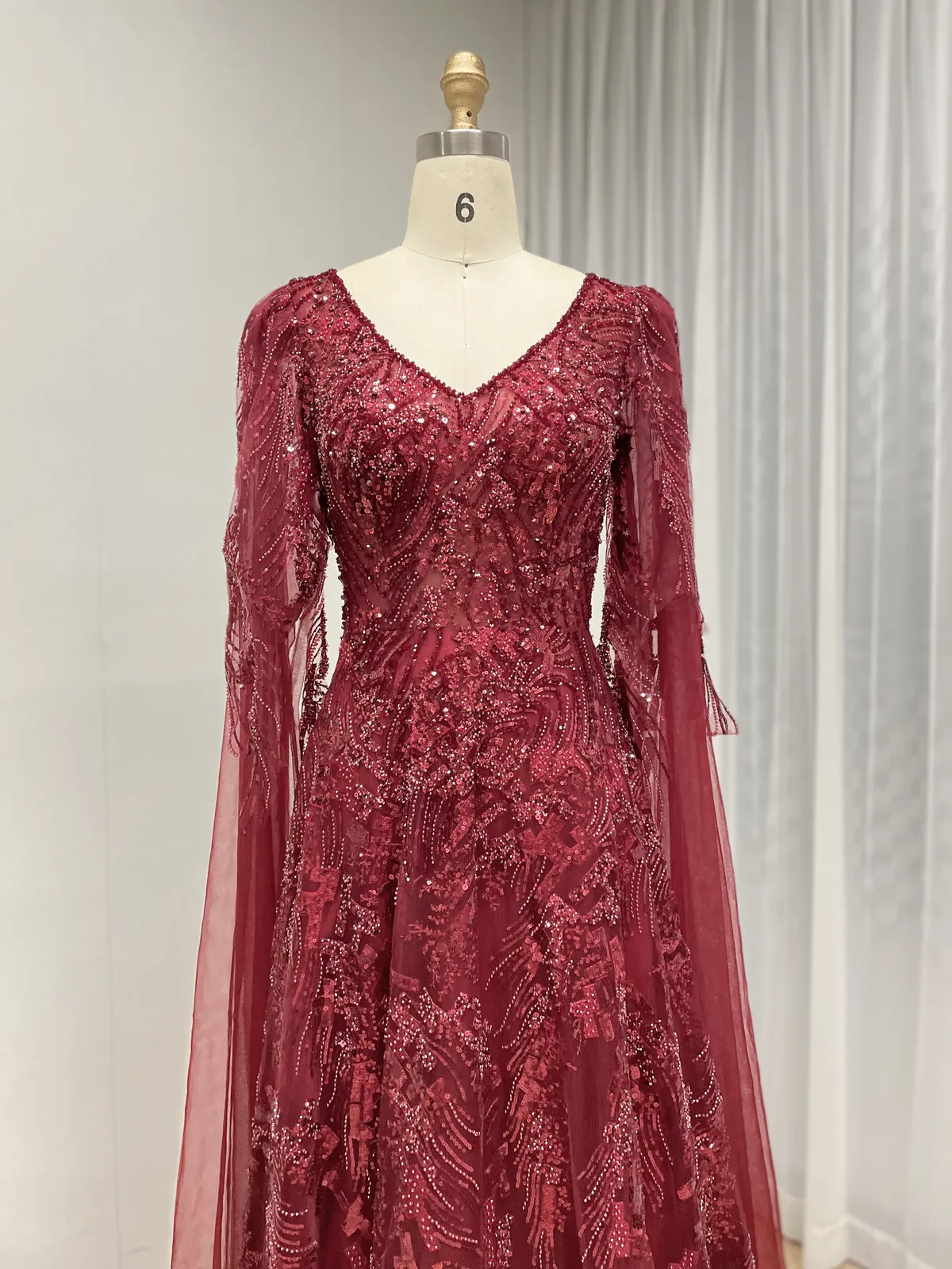 Elegant Burgundy A-Line Evening Gown with Beaded Embroidery and Cape Sleeves MY30196 - 图片 2
