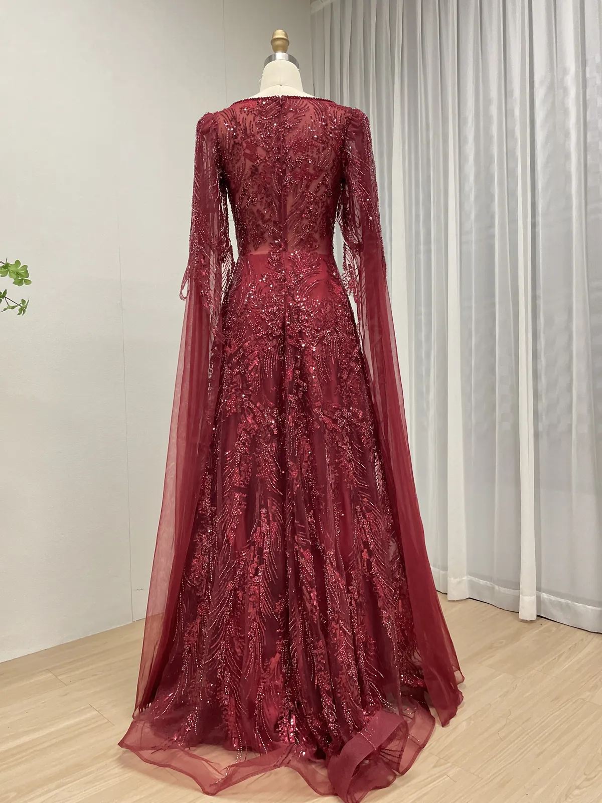 Elegant Burgundy A-Line Evening Gown with Beaded Embroidery and Cape Sleeves MY30196 - 图片 5