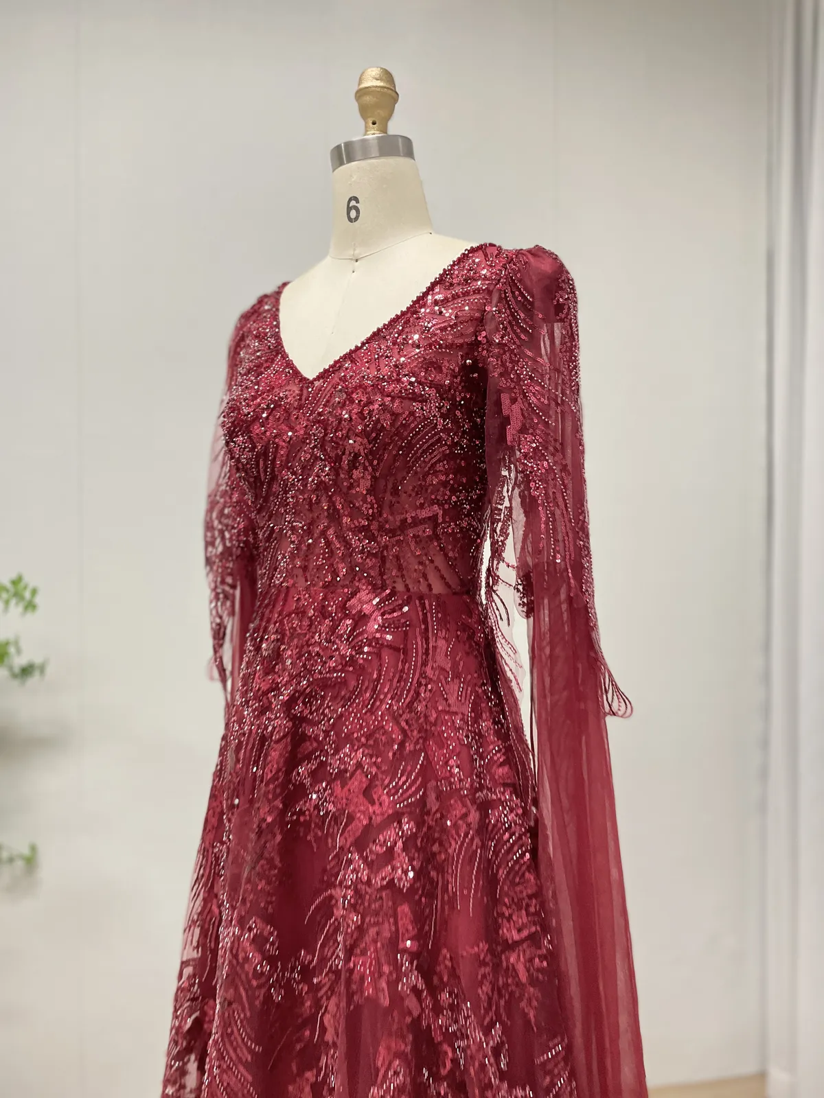 Elegant Burgundy A-Line Evening Gown with Beaded Embroidery and Cape Sleeves MY30196 - 图片 4