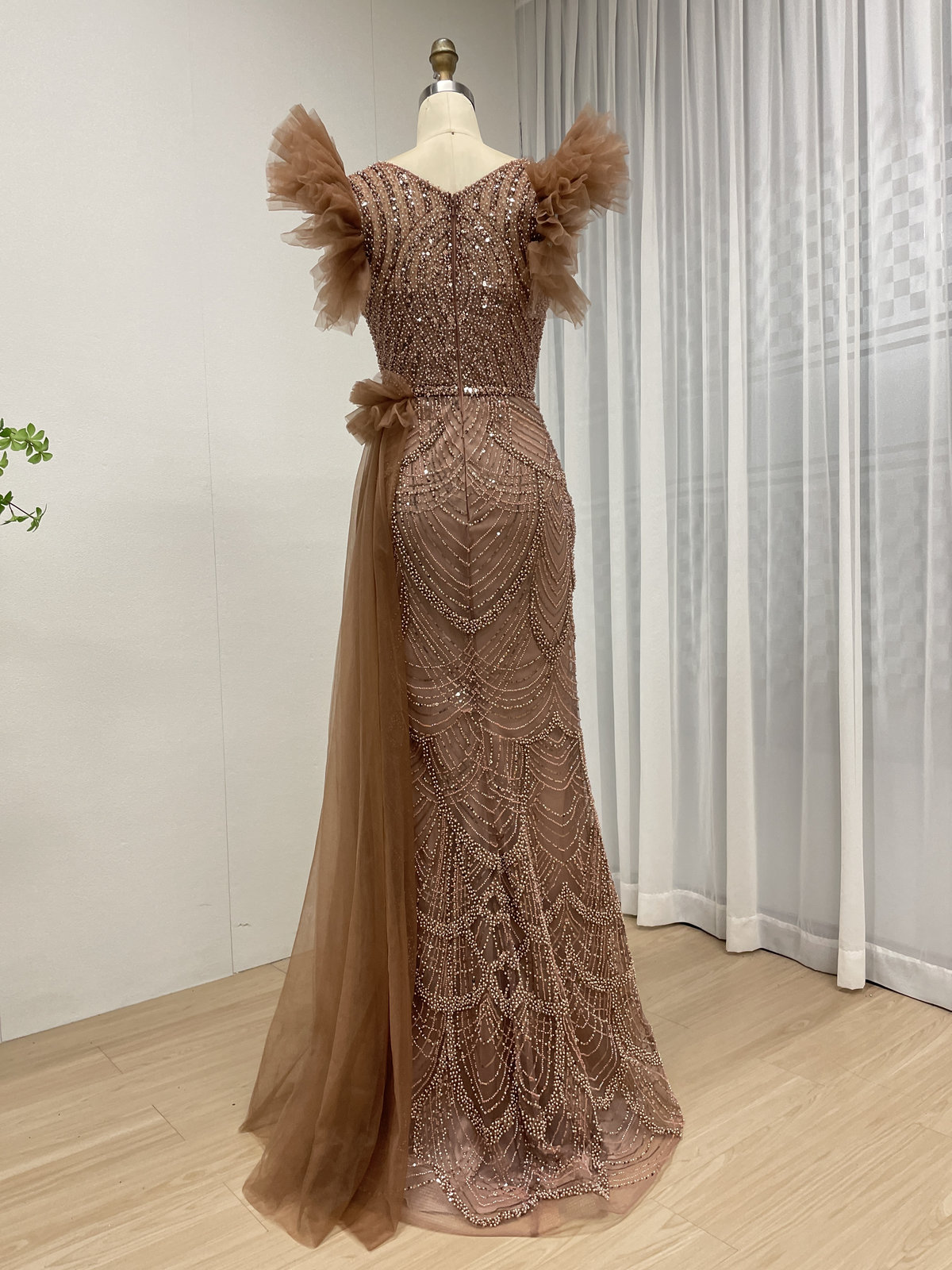 Elegant Brown Beaded Evening Dress with Flutter Sleeves and Long Side Tulle Sash – V Neck Mermaid Mother of the Bride Gown MY30208 - 图片 5