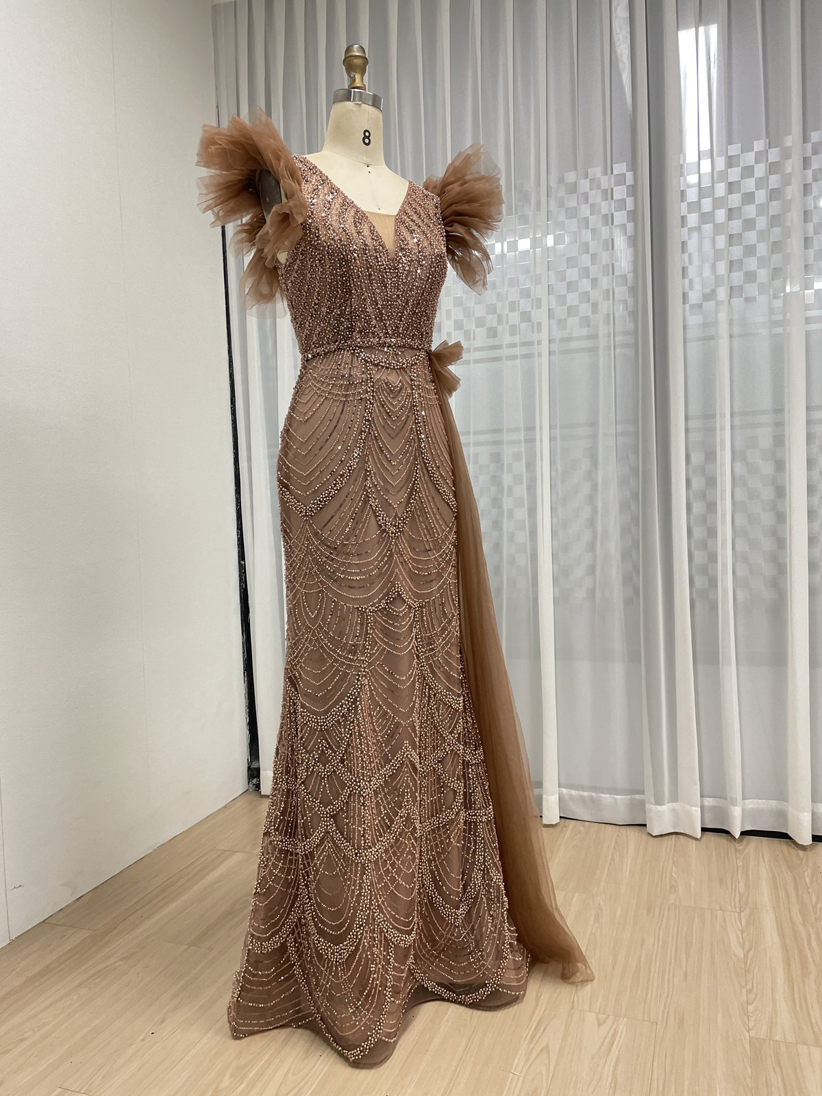 Elegant Brown Beaded Evening Dress with Flutter Sleeves and Long Side Tulle Sash – V Neck Mermaid Mother of the Bride Gown MY30208 - 图片 3