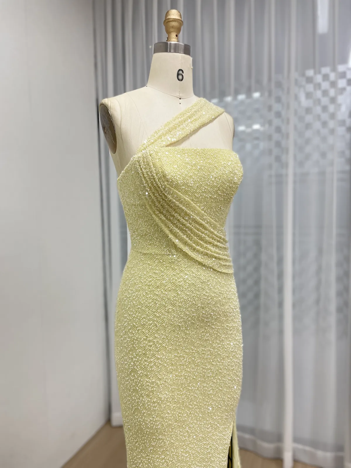 Pale Yellow One-Shoulder Sequin Evening Gown with High Leg Slit MY30187 - 图片 4